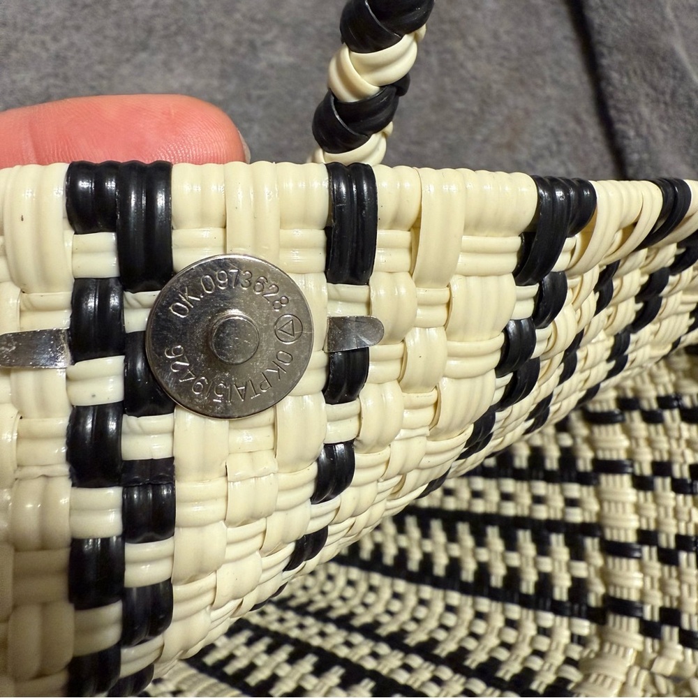 New Handwoven plastic bag, magnetic clasp, waterproof and hand washable,Chic! - Picture 5 of 10